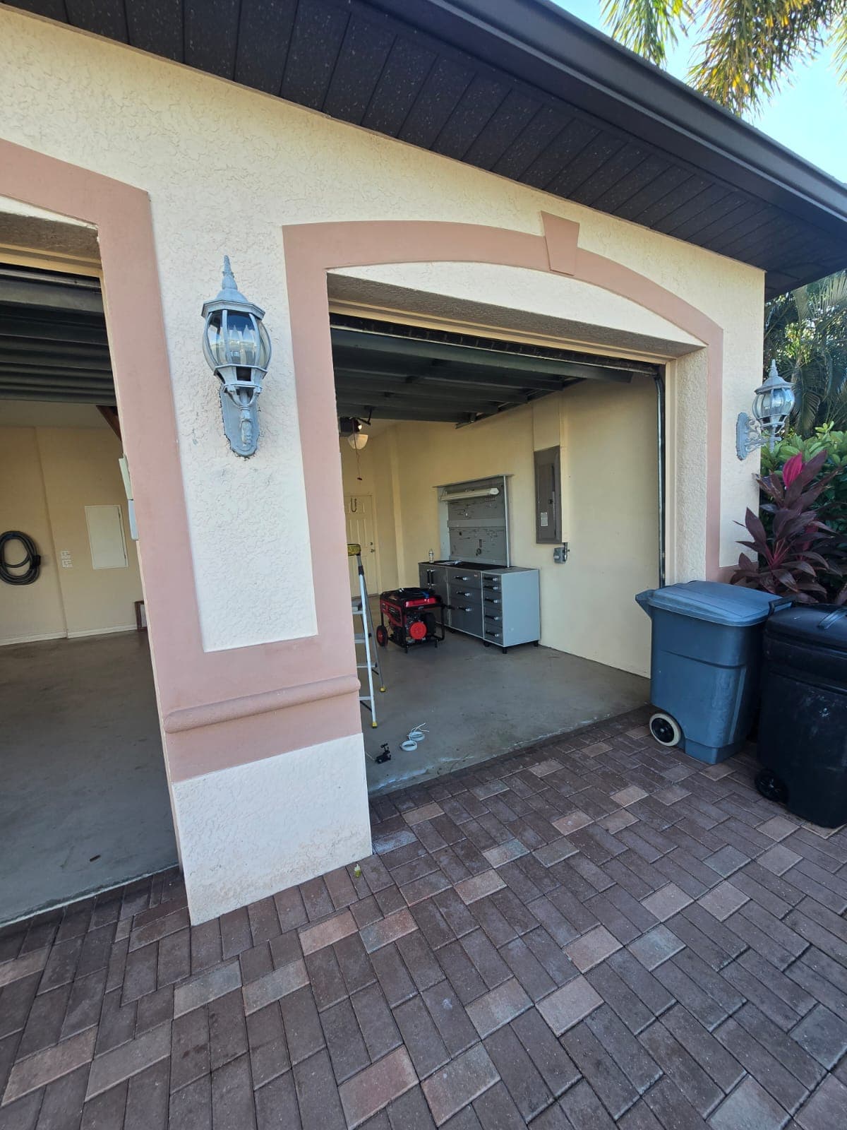 Garage door service in Boca Raton, FL